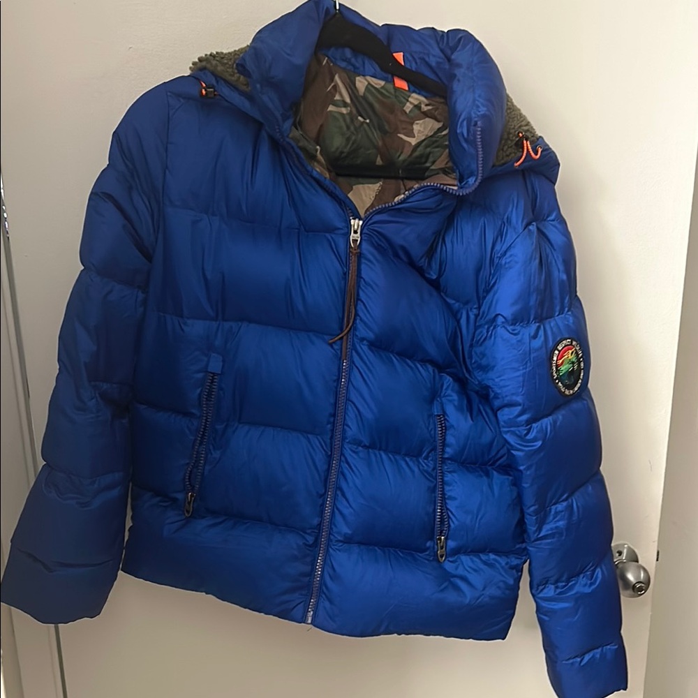 Vibrant Blue Puffer Jacket with High Collar and Zipper Closure